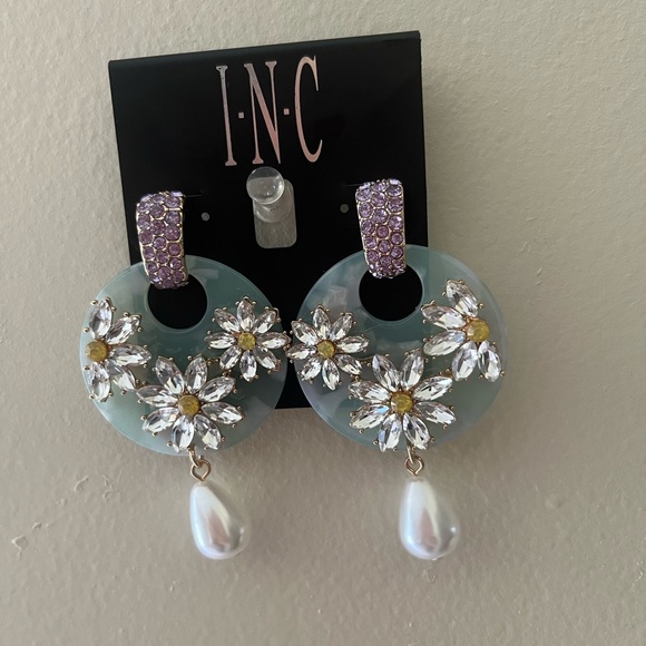 INC International Gold-Tone Mixed Stone Flower&Imitation Pearl Drop Earrings - Picture 4 of 5